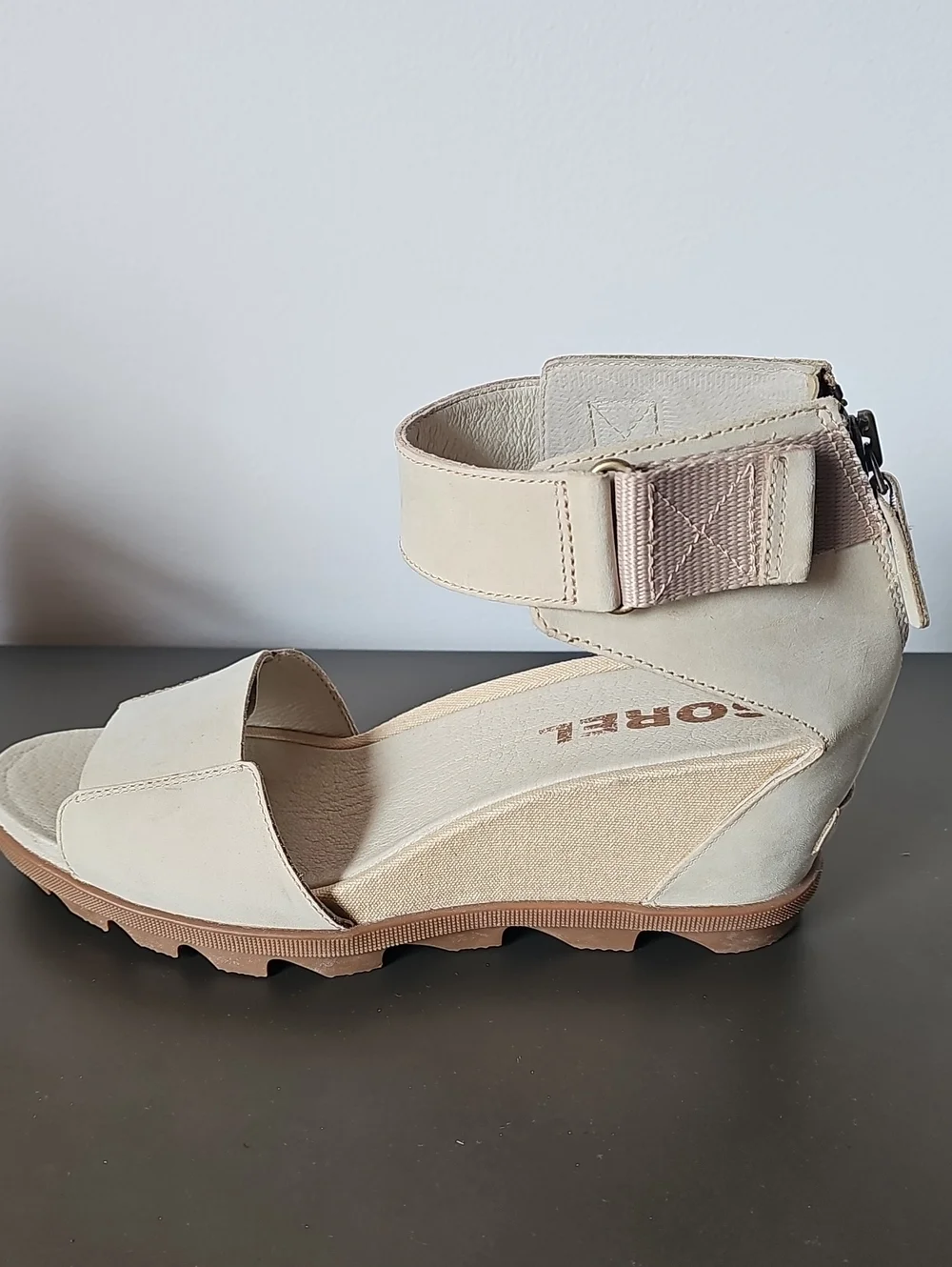 SOREL Women's JOANIE II Velcro Ankle Strap Wedge Zipper Heel Sandal  Size 10